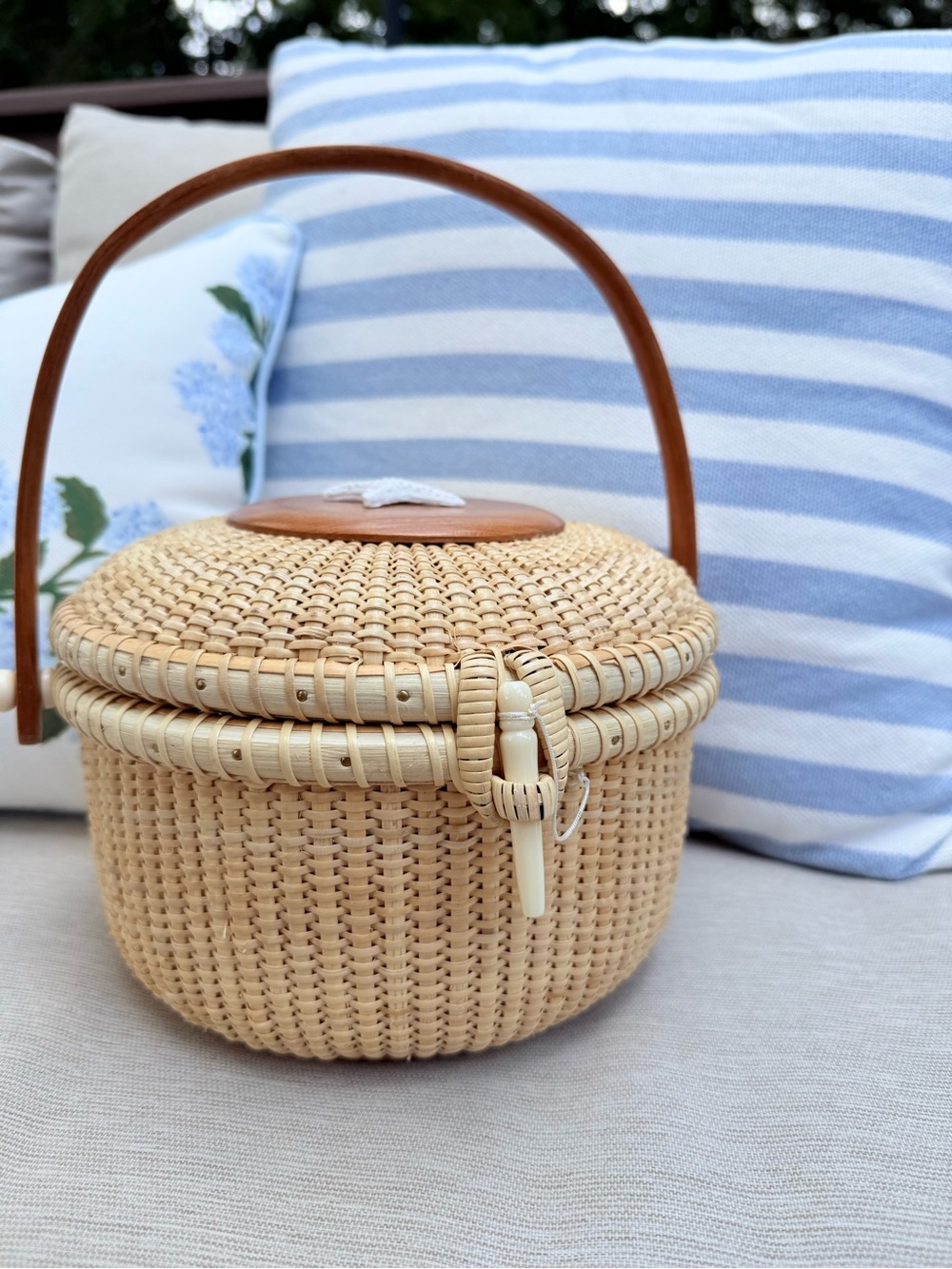 Woven Basket Top Handled Purse - Nantucket/ Cape Cod vibes Brand New - Picture 3 of 7